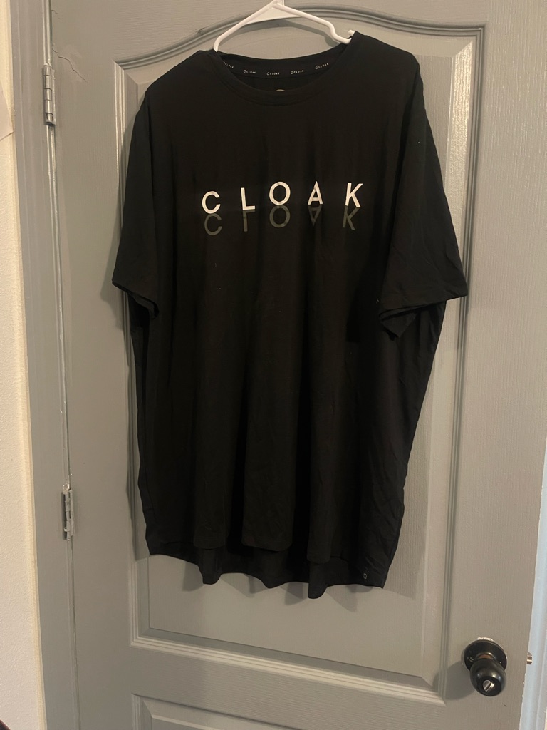 Oak Black Cloak Short-Sleeve Graphic Tee